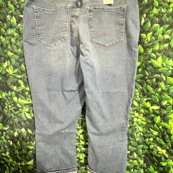 NWT Signature by Levis Womens Mid rise capri pants - Size 18 - Picture 9 of 11